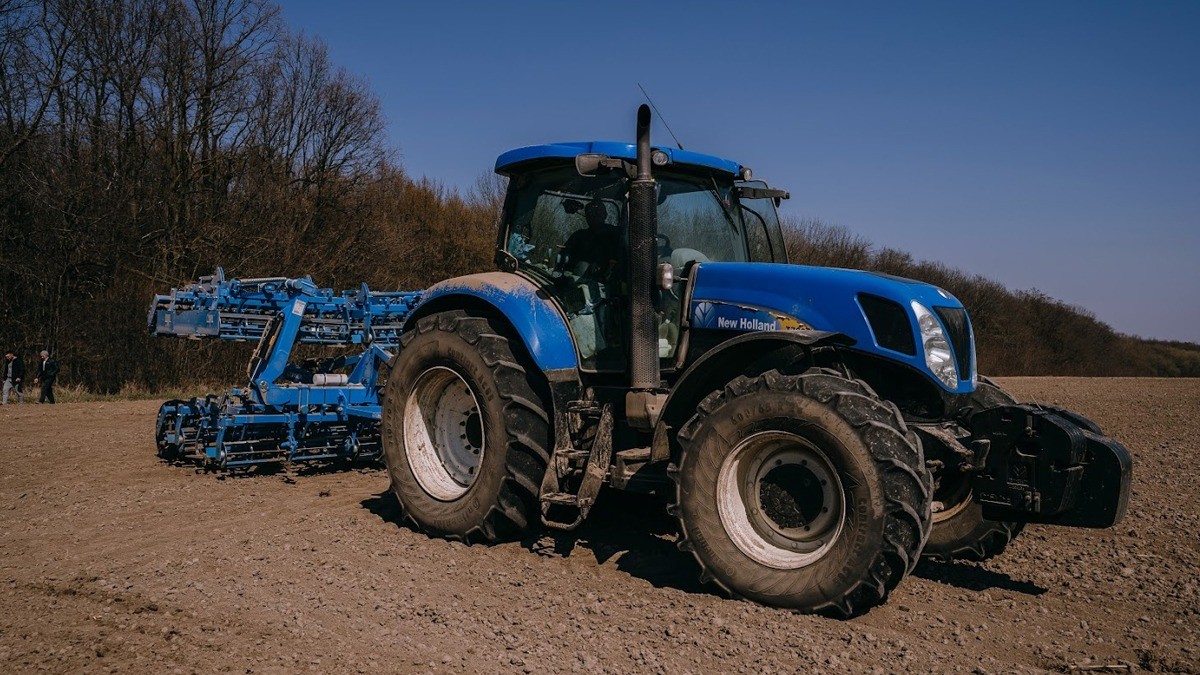 Трактор New Holland T7060