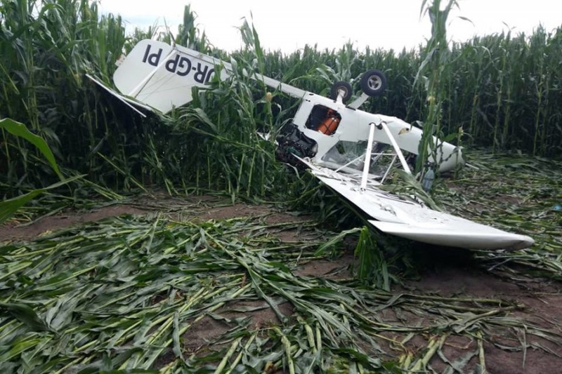 Уральские авиалинии кукурузное поле. Крушение а321 уральские авиалинии. А321 уральские авиалинии кукурузное поле. Упавший самолет на кукурузном поле. Упавший самолет на кукурузном поле.
