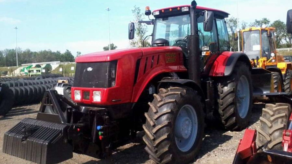 У Дніпропетровській області під час ремонту трактор на смерть переїхав ...