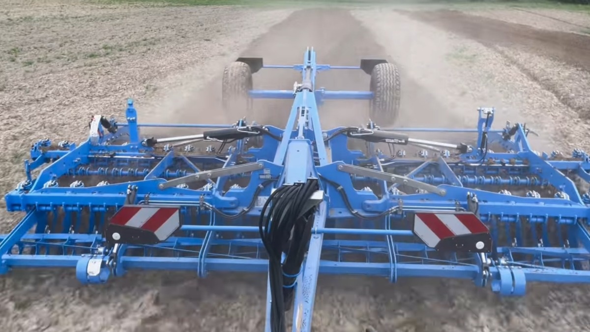 У Чернівецький області запрацювала перша в Україні борона Lemken