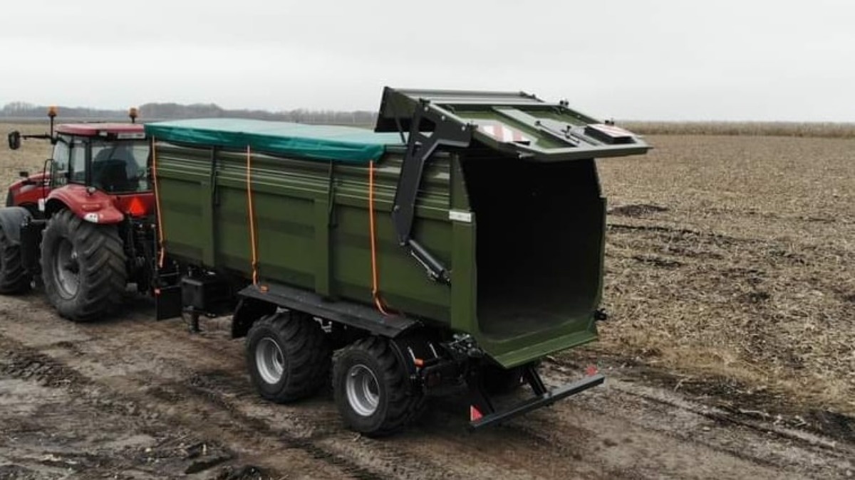 カズプロ Завод Кобзаренка представив новий тракторний самоскидний причіп