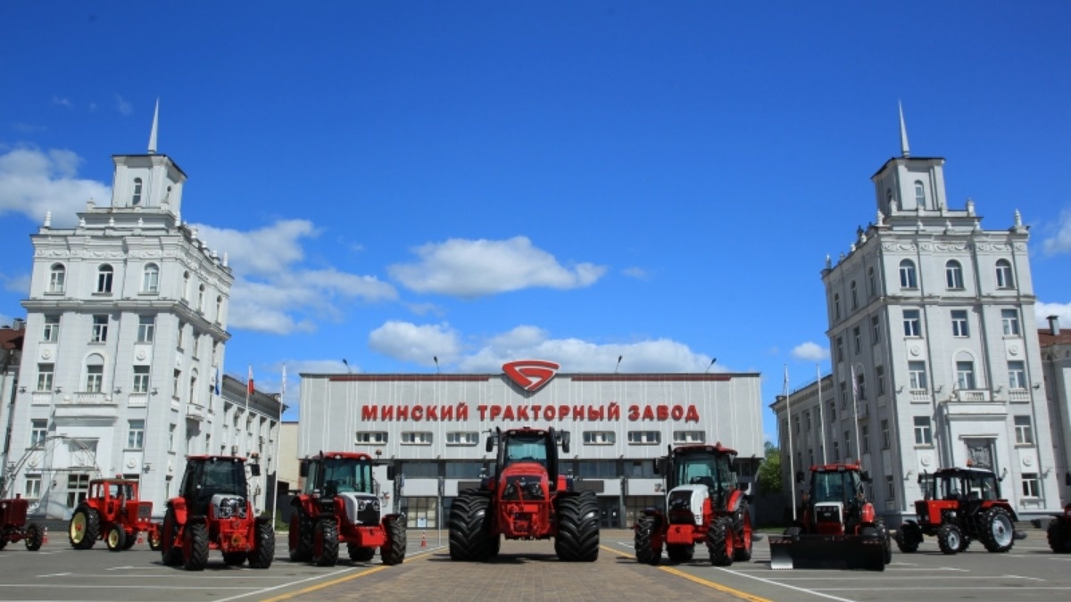 Тракторный завод мтз. Минский тракторный завод МТЗ. Миниски трактрны завод. Трактора Минского тракторного завода. МТЗ завод Минск.