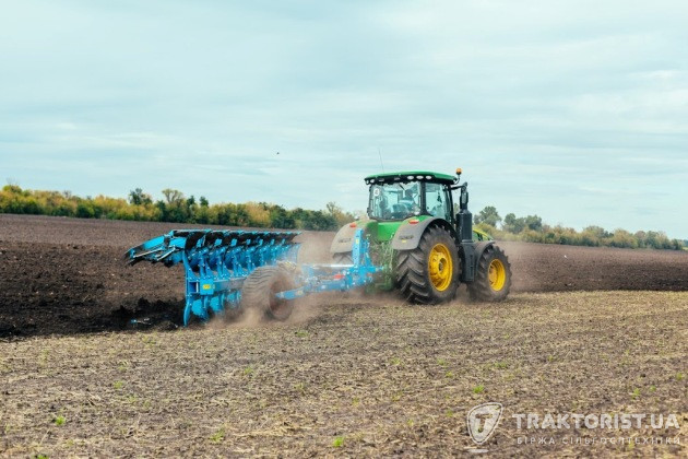 John Deere з плугом Lemken